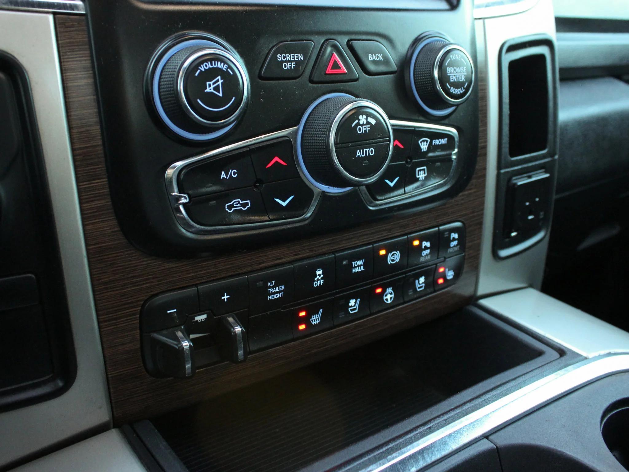 Used 2017 Red RAM Laramie * No Accidents | Cummins | 5th Wheel/Gooseneck | Remote start | Alpine image 26