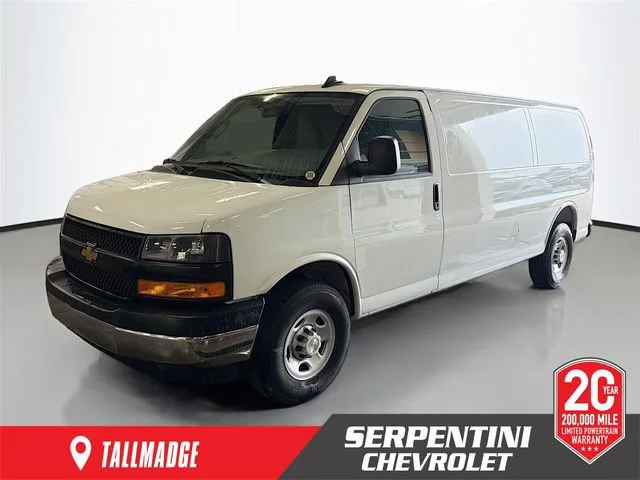 2025 Chevrolet Express Cargo WT