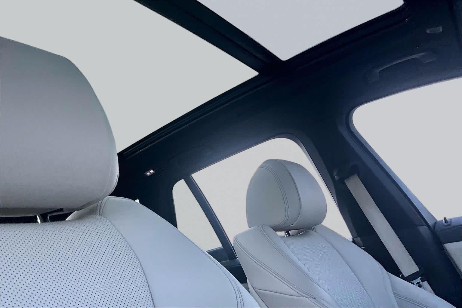 Used 2020 Alpine White BMW sDrive40i image 13