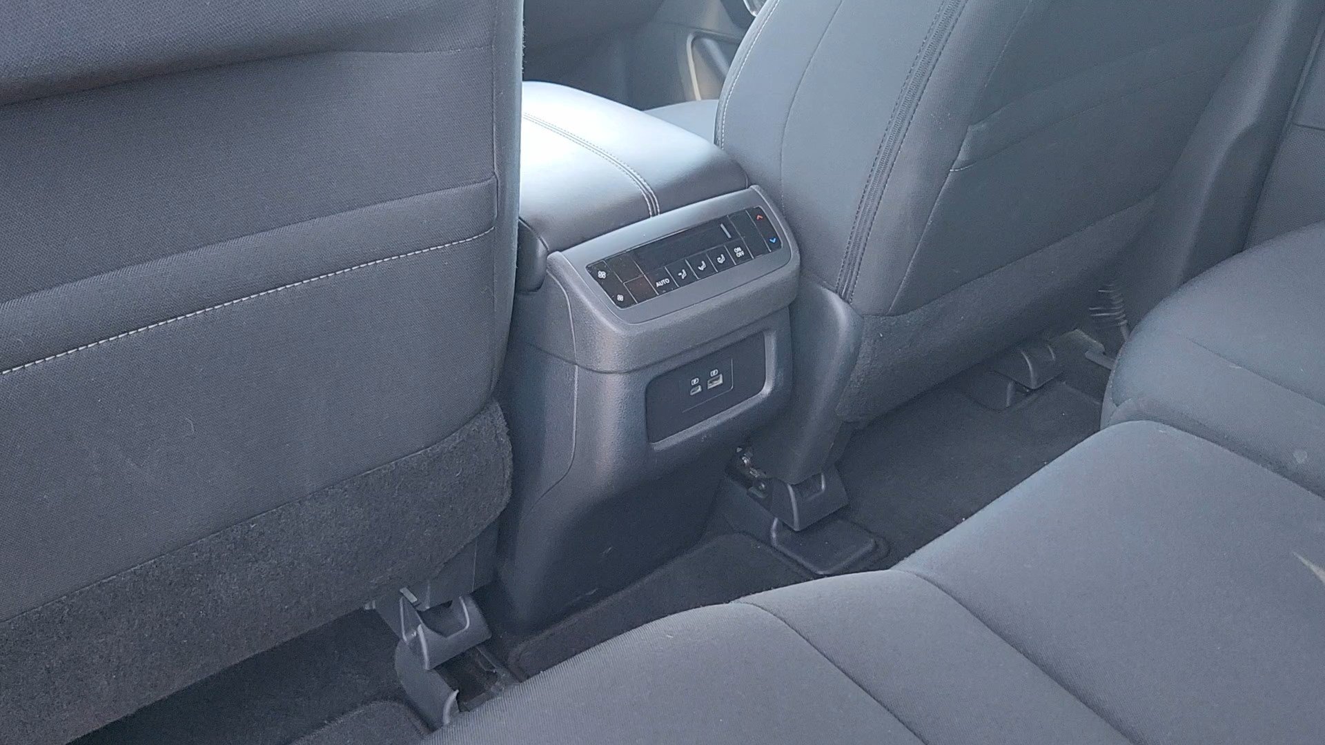 Used 2025 Deep Ocean Blue Pearl Nissan SV image 17