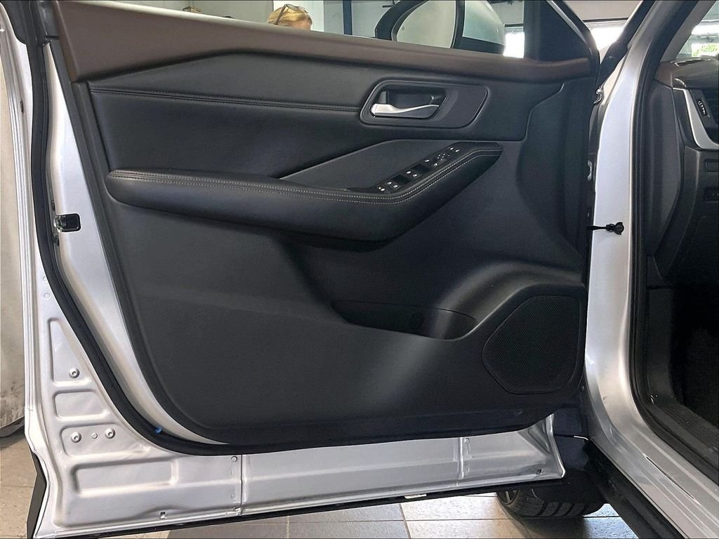 Used 2023 Silver Nissan SV image 9