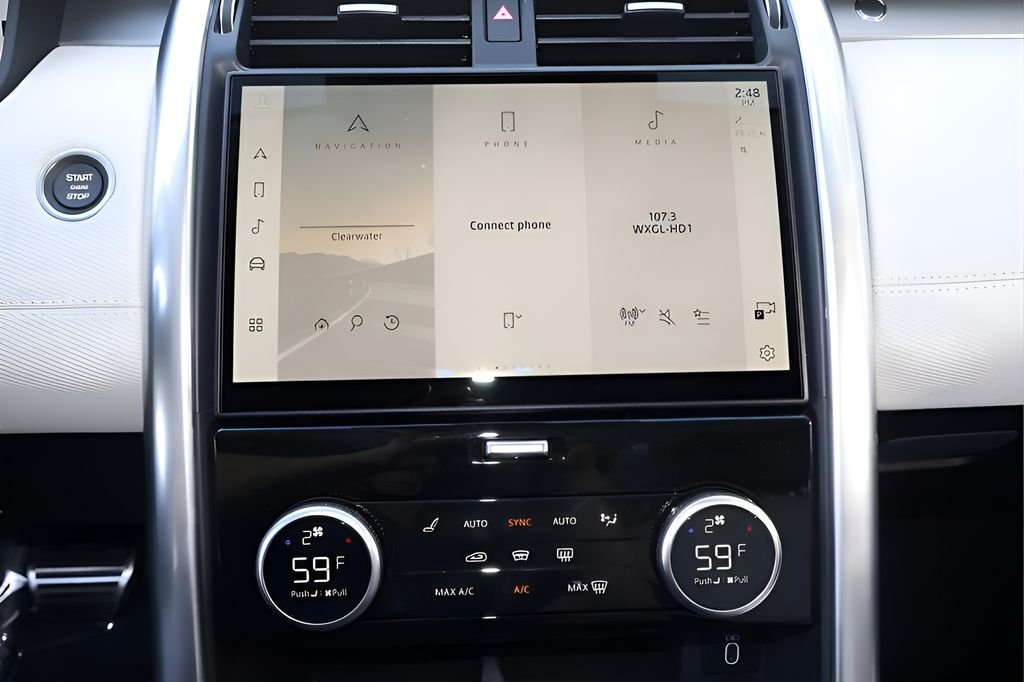 Used 2026 White Land Rover  image 23