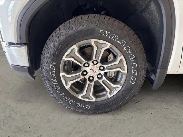 New 2026 Summit White GMC SLE image 15
