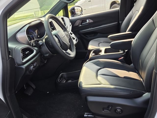 2026 Chrysler Pacifica Select - Photo 6