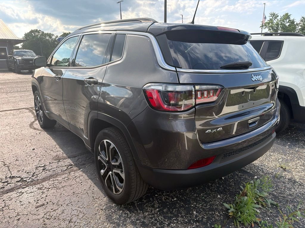 Used 2022 Gray Jeep Limited image 3