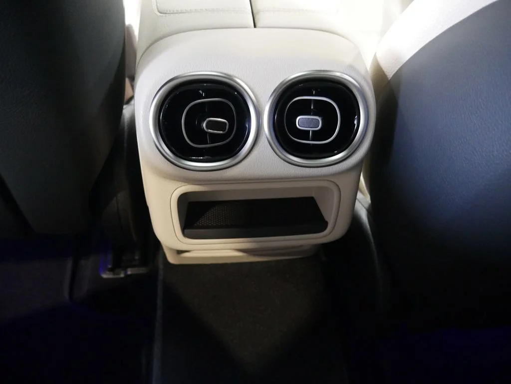New 2026 Polar White Mercedes-Benz GLC 300 image 26