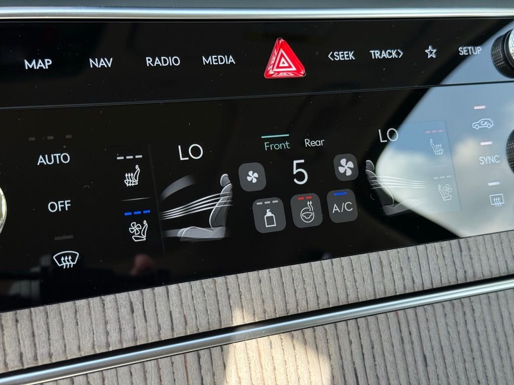 2025 GENESIS GV80 Prestige - Photo 38