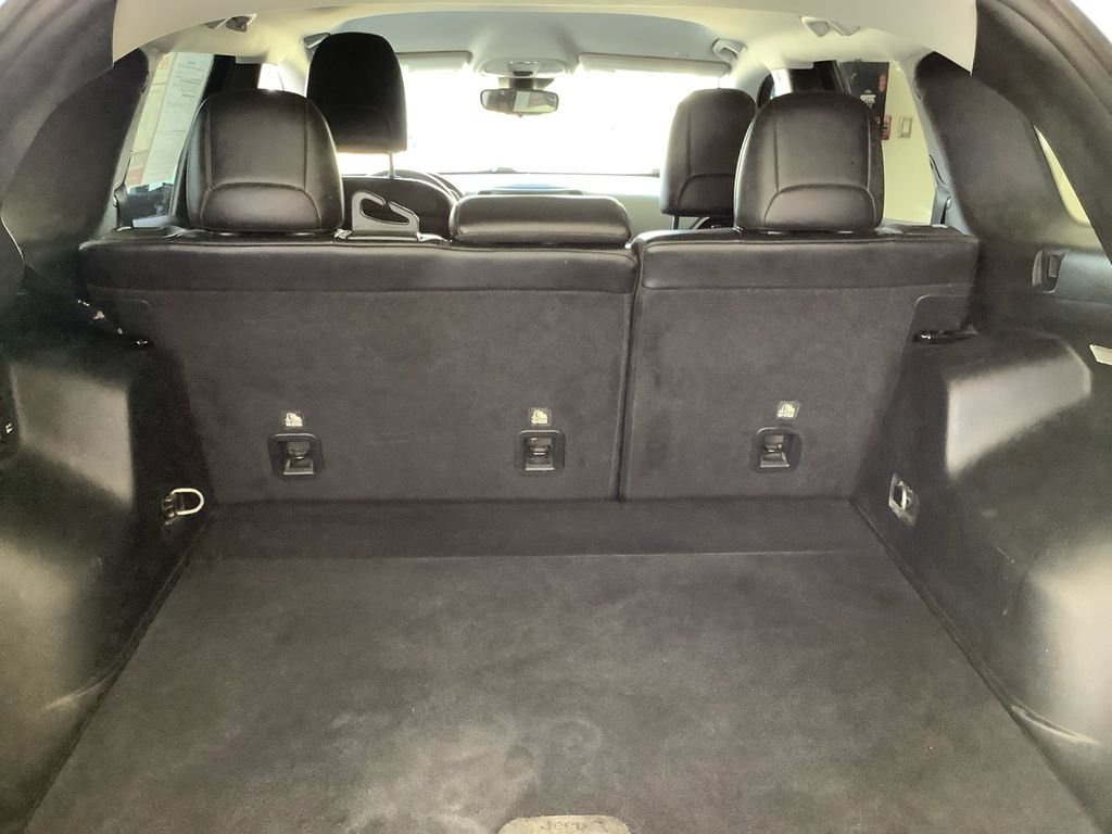 Used 2021 White Jeep Latitude Plus image 30