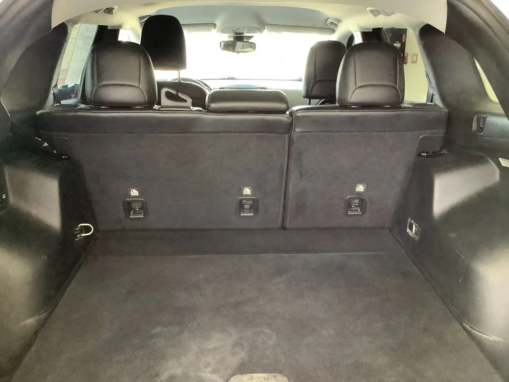 Used 2021 White Jeep Latitude Plus image 30