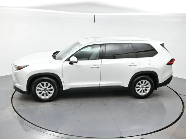 Used 2024 Wind Chill Pearl Toyota XLE image 37