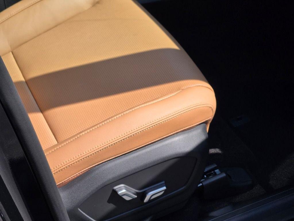 New 2027 Phantom Black Hyundai Limited image 5