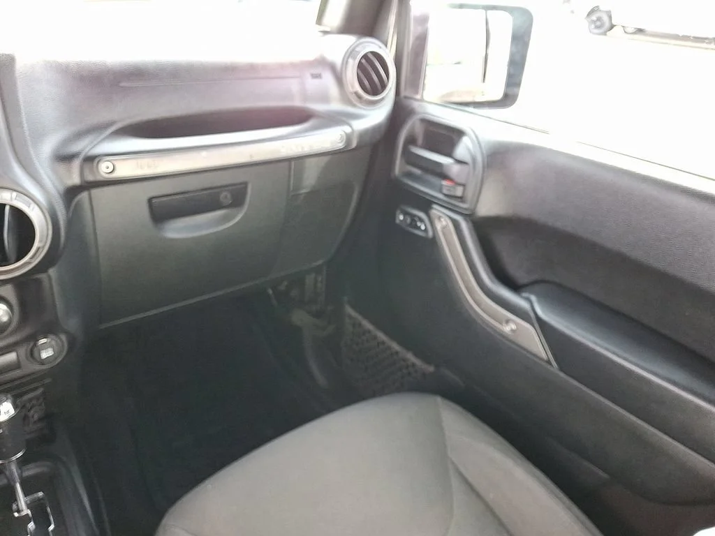 Used 2018 Gray Jeep Sport S 4x4 image 17