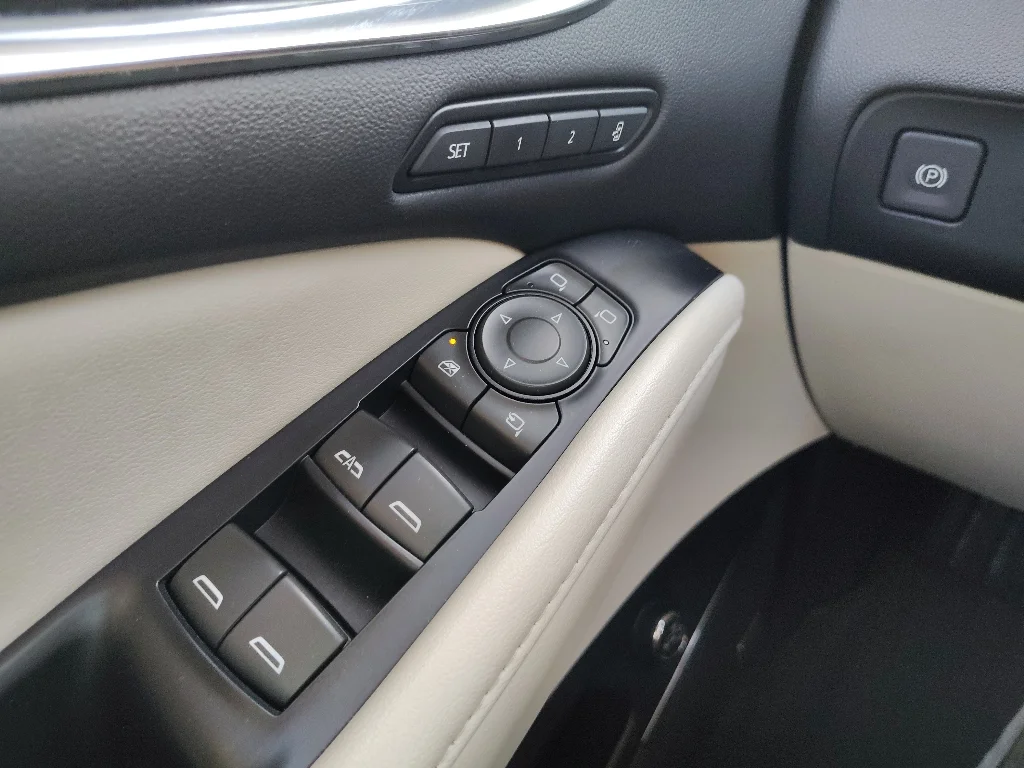 Used 2022 Blue Metallic Buick Avenir image 17
