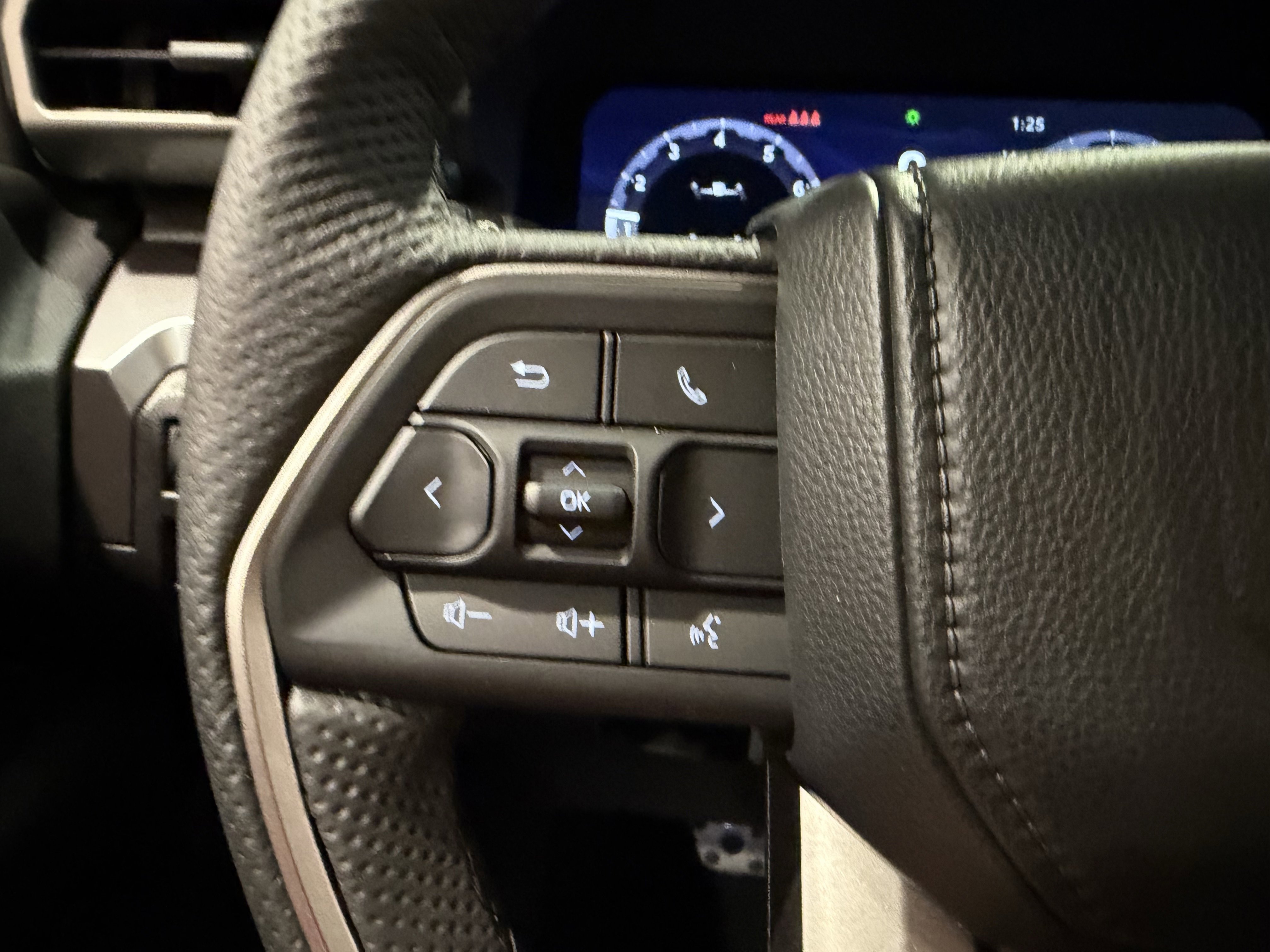 2025 Toyota Tacoma TRD Sport - Photo 11