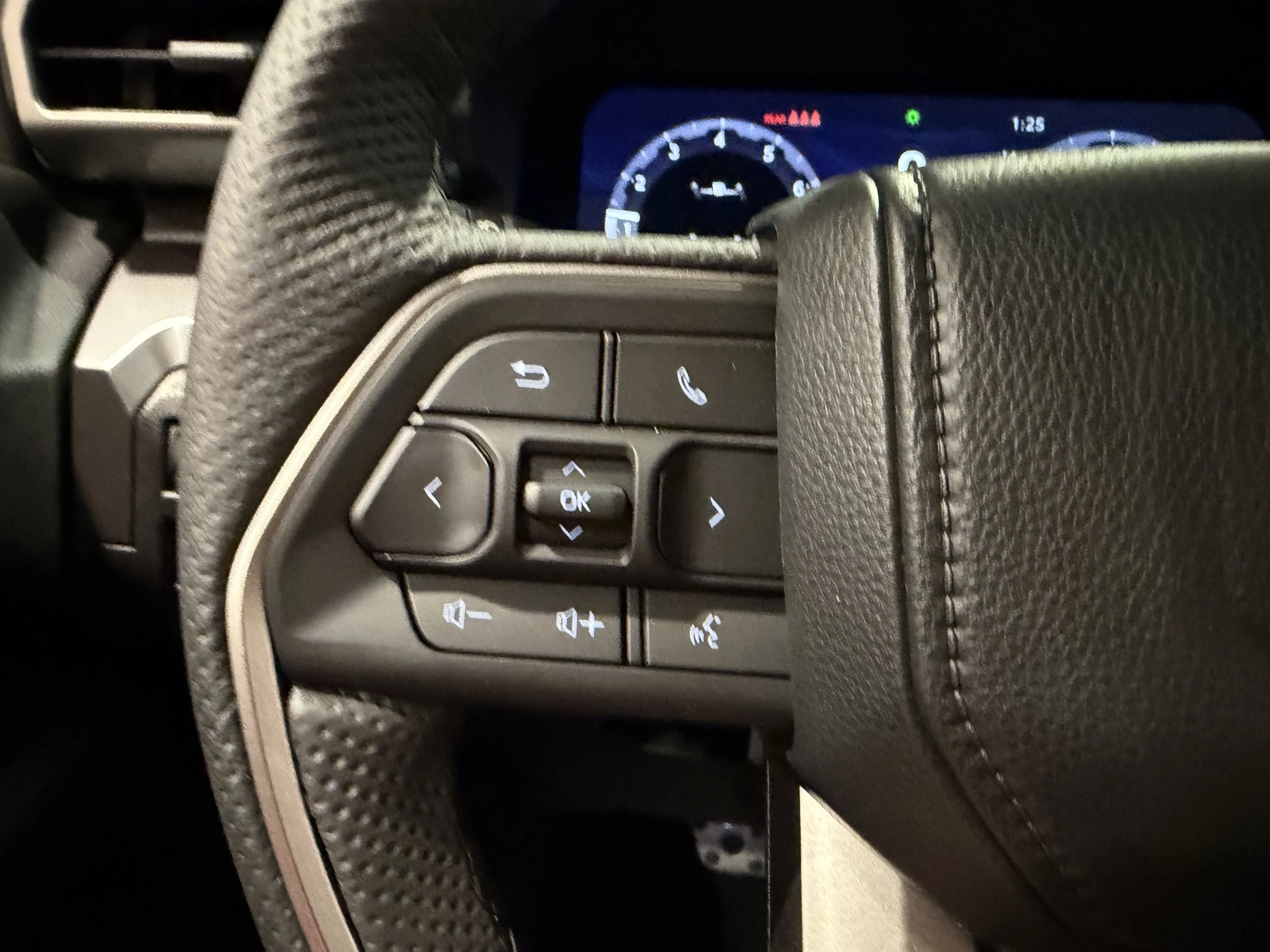 2025 Toyota Tacoma TRD Sport - Photo 11
