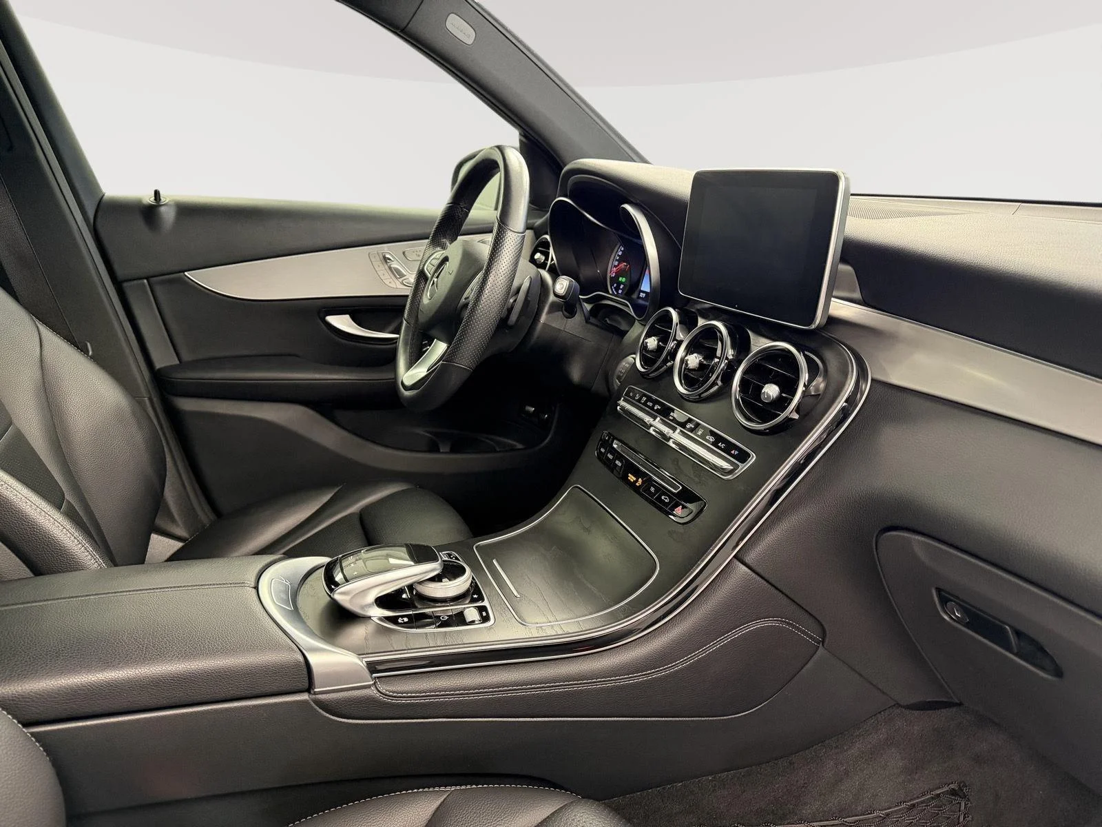 Used 2019 Selenite Grey Metallic Mercedes-Benz GLC 350e image 25