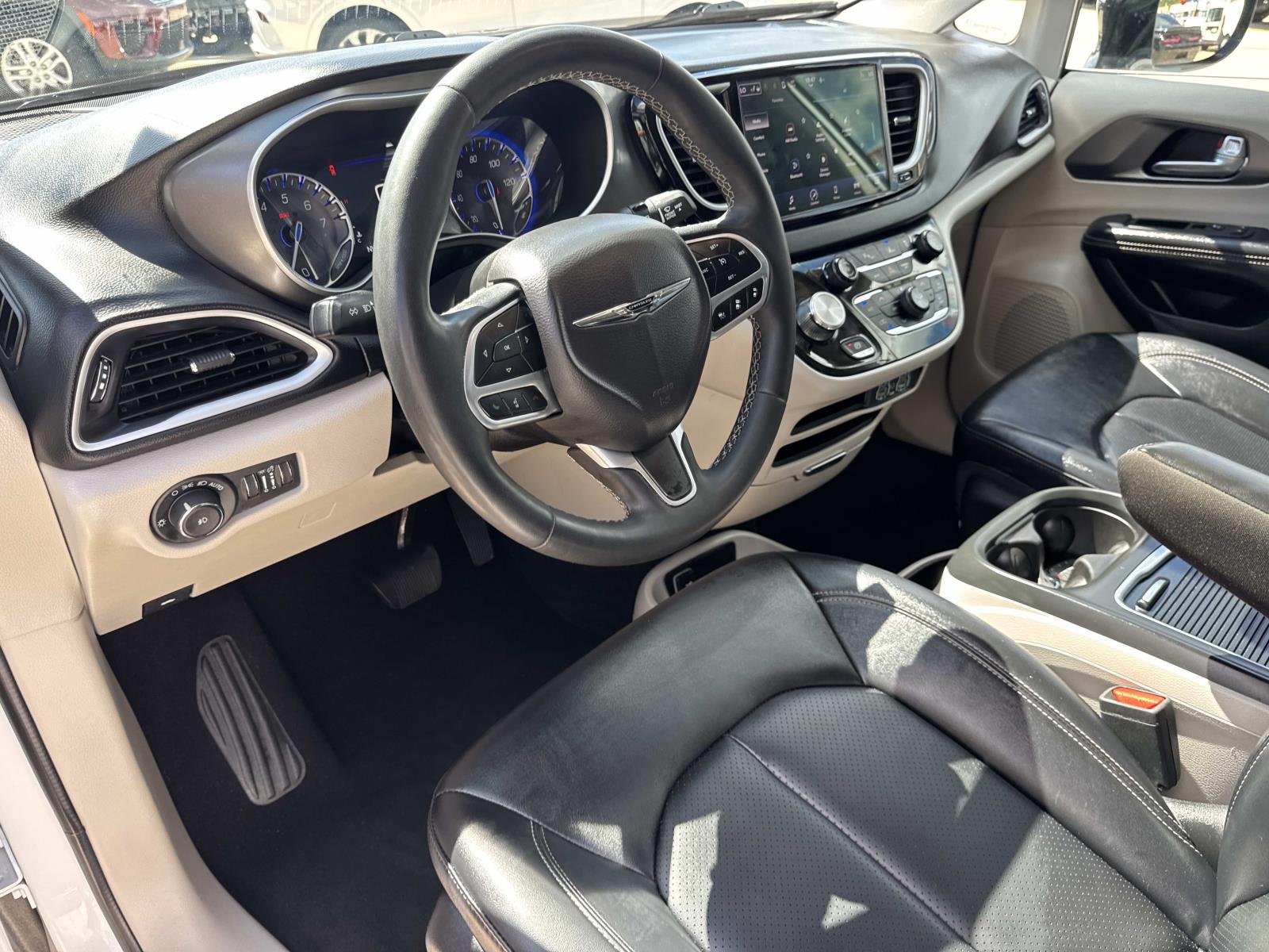 Used 2024 Bright White Clearcoat Chrysler Touring L image 17