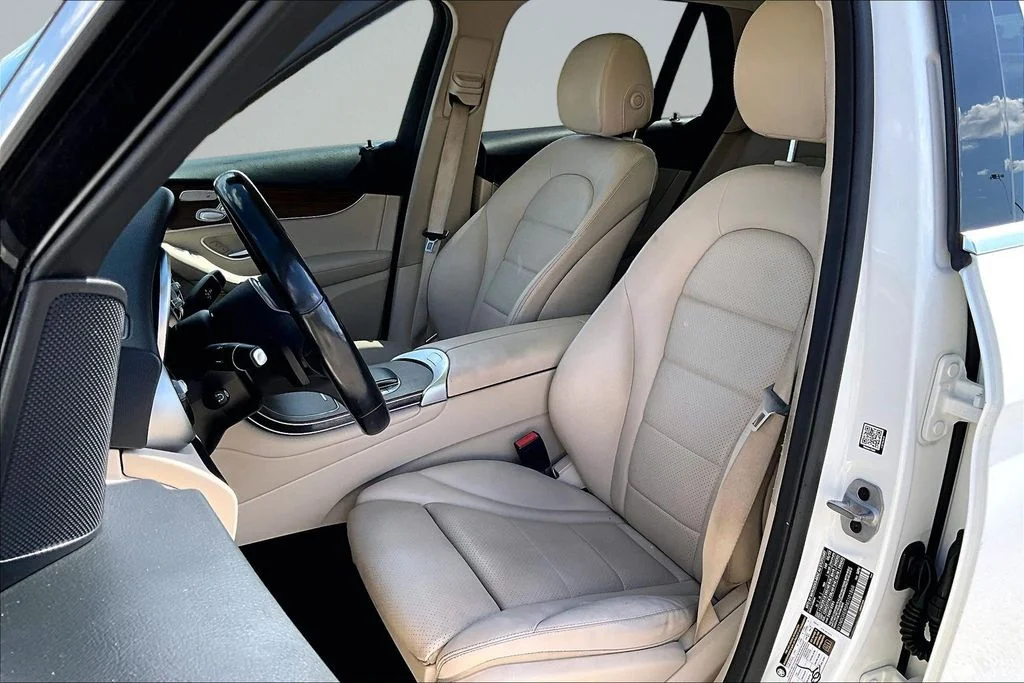 Used 2022 White Mercedes-Benz GLC 300 image 23