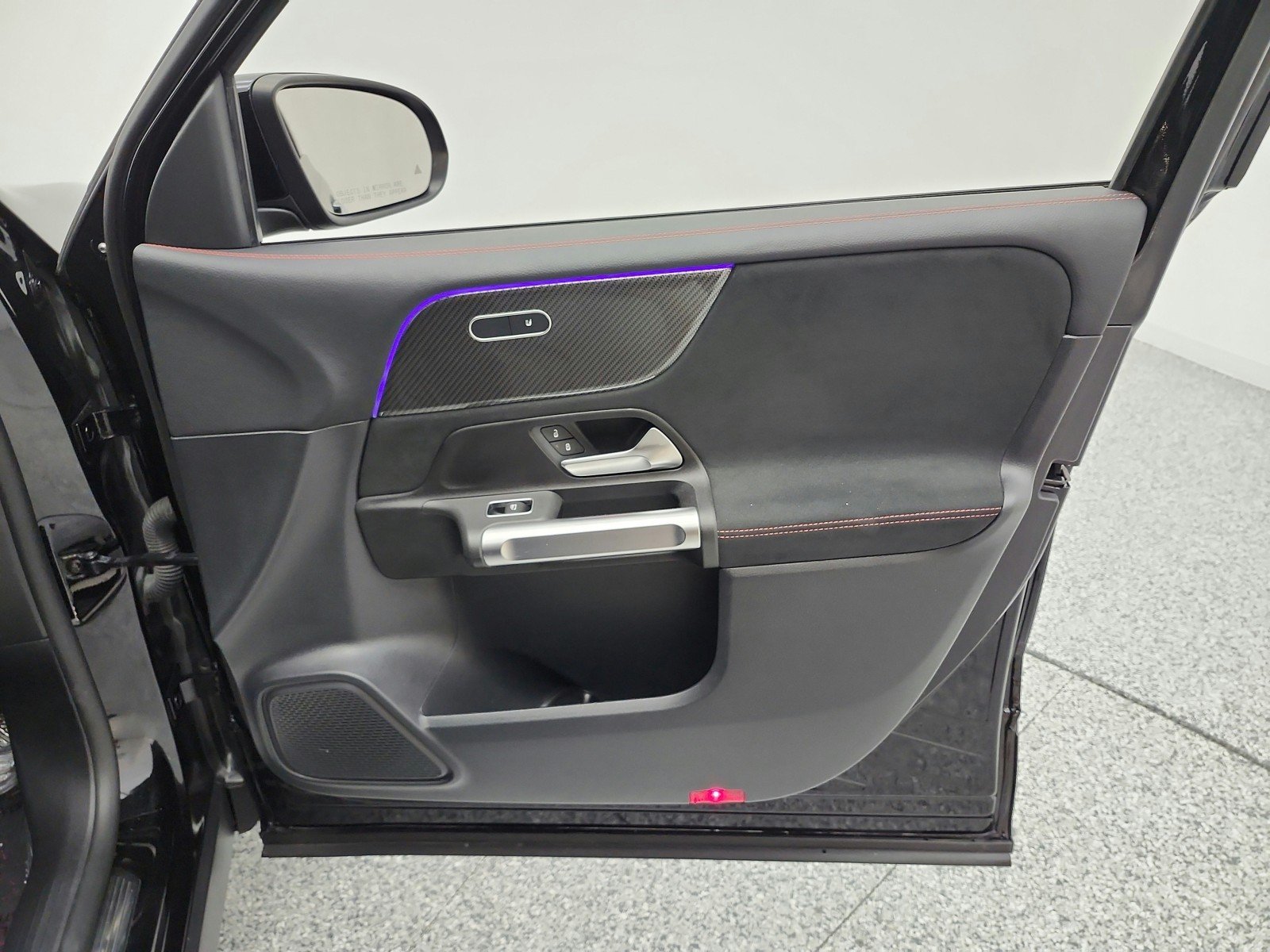 Used 2022 Night Black Mercedes-Benz GLB 250 SUV image 21