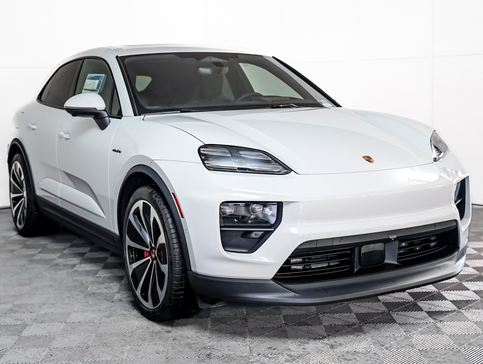 2026 Porsche Macan S - Photo 8