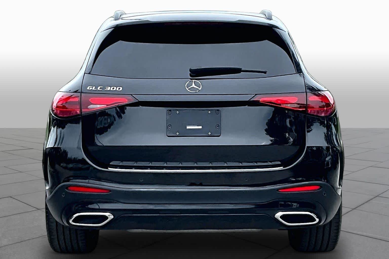 Used 2023 Obsidian Black Metallic Mercedes-Benz GLC 300 image 5