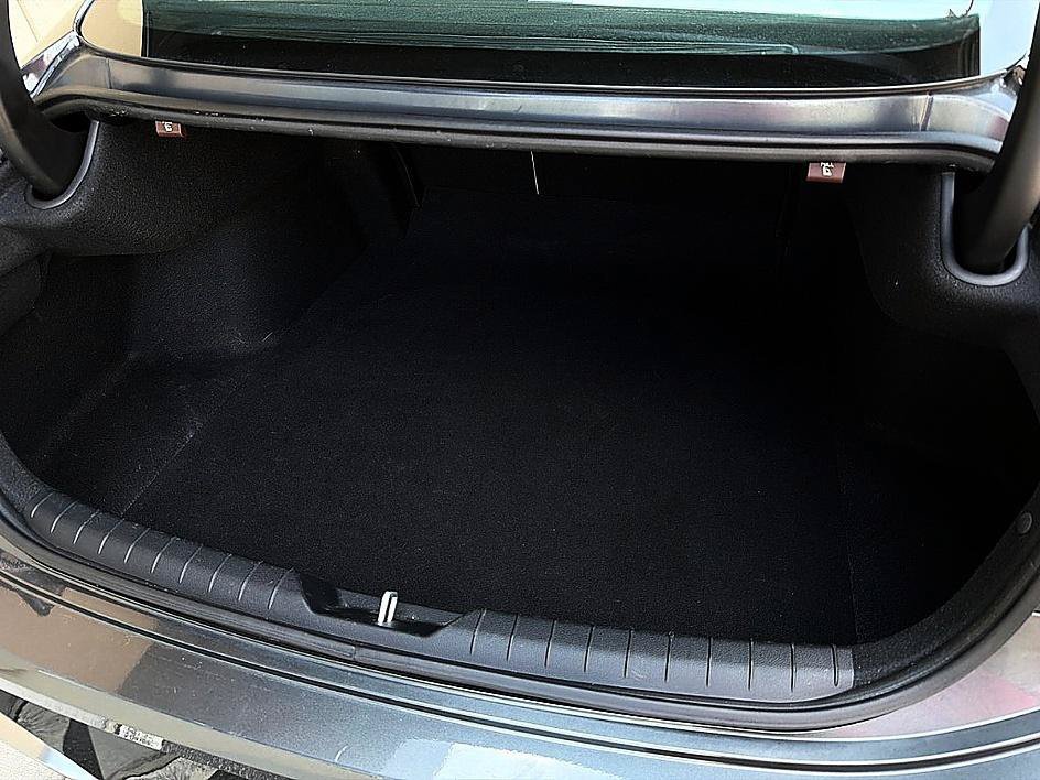 Used 2025 Portofino Gray Hyundai SEL image 26
