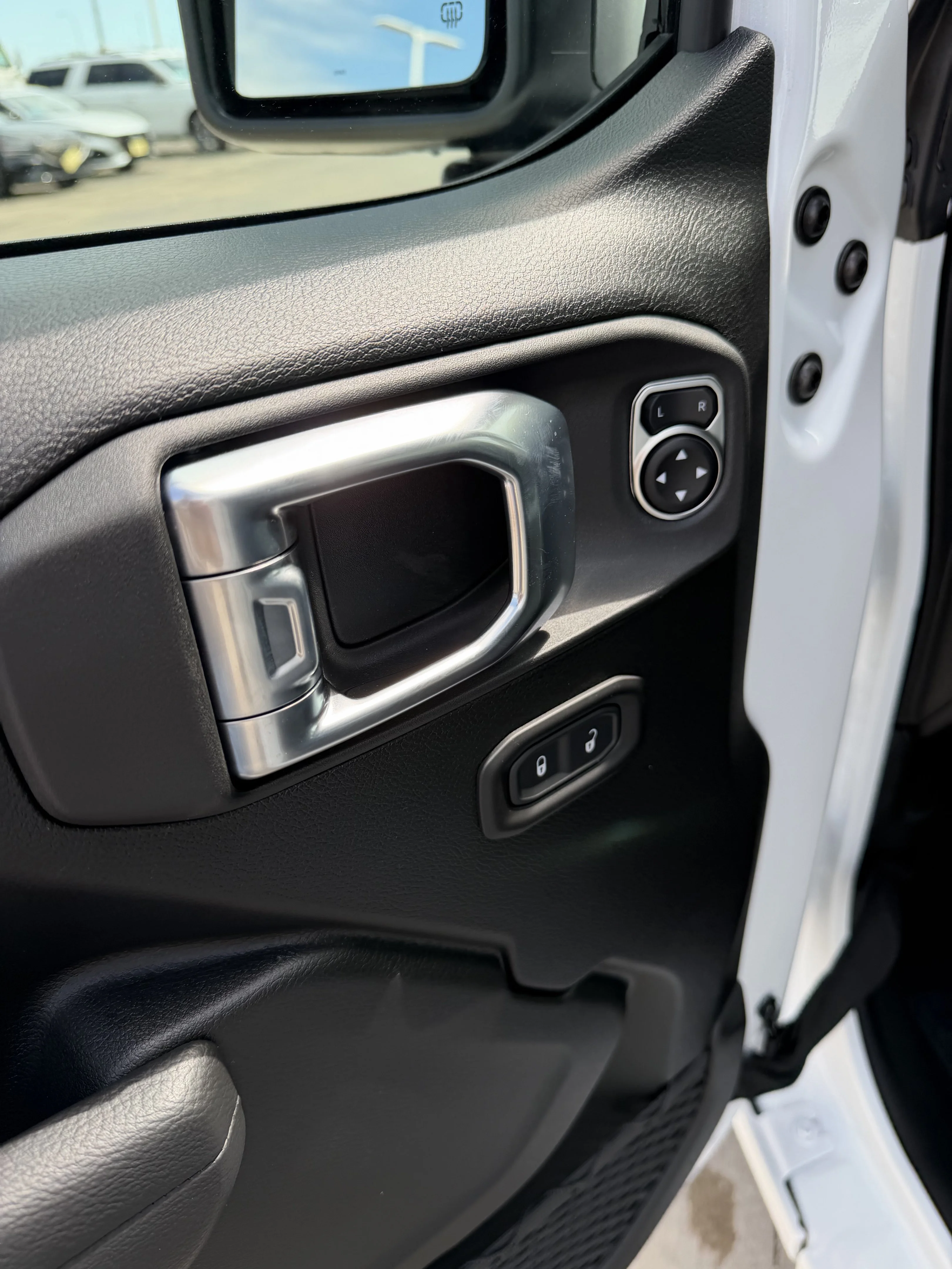 New 2026 Bright White Clear-Coat Exterior Paint Jeep Sport S image 10