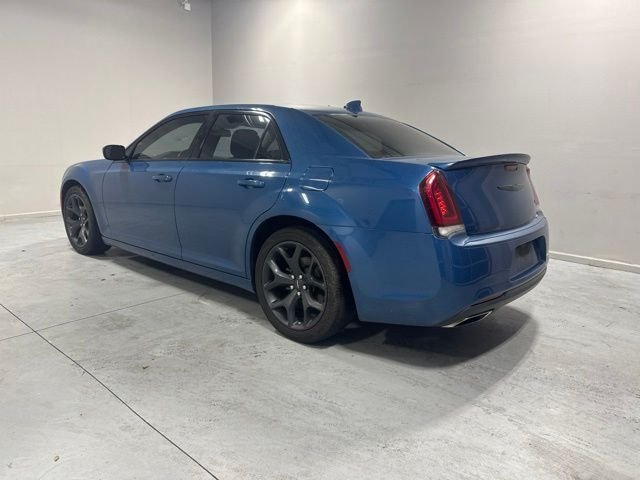 Used 2020  Chrysler Touring image 8