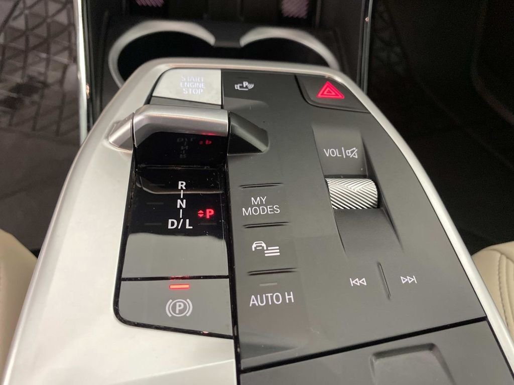 Used 2023 White BMW xDrive28i image 22