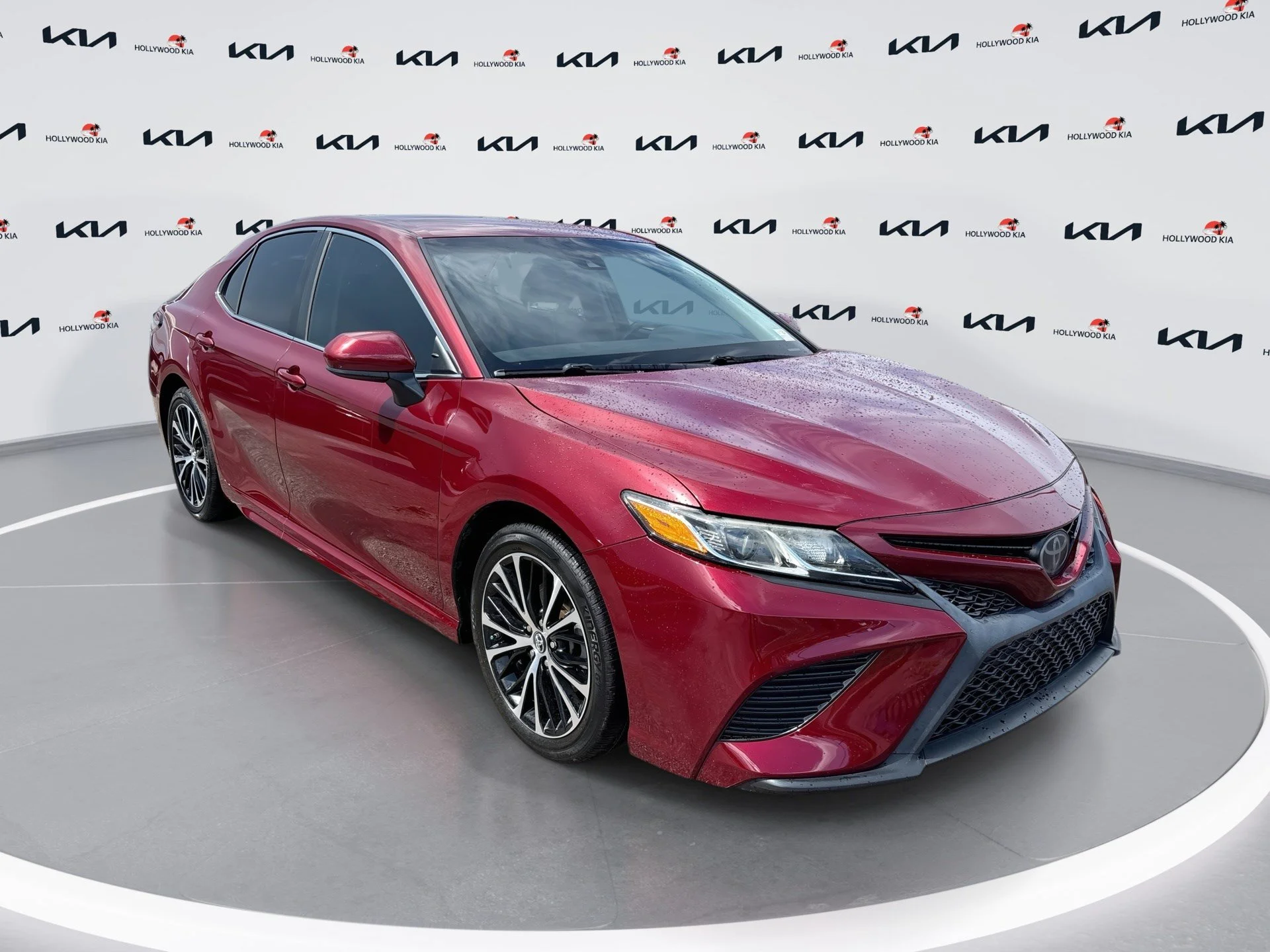 Used 2018 Pearl Toyota SE image 1