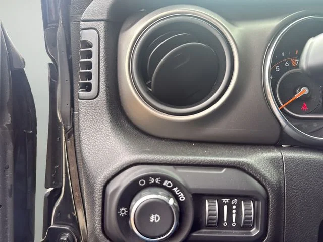 Used 2019 Black Jeep Unlimited Sport S image 22