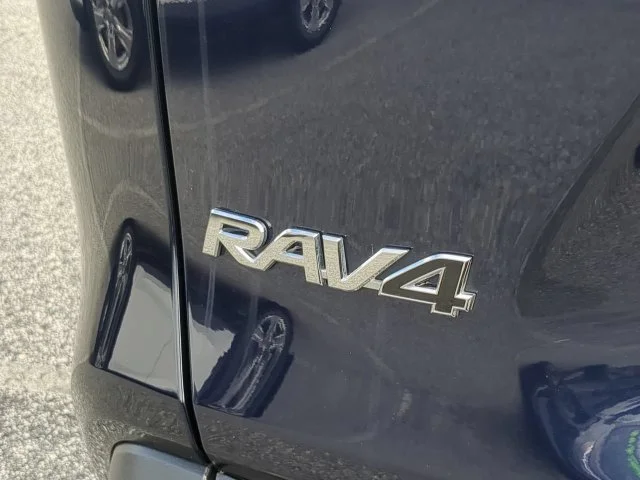 Certified Used 2023  Toyota XLE Premium image 13