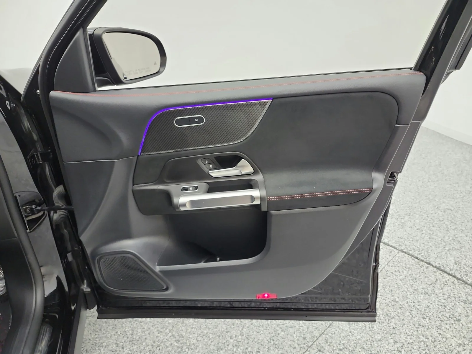 Used 2022 Night Black Mercedes-Benz GLB 250 SUV image 21