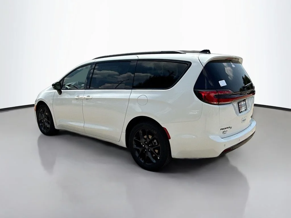 New 2026 Bright White Clearcoat Chrysler Limited image 6
