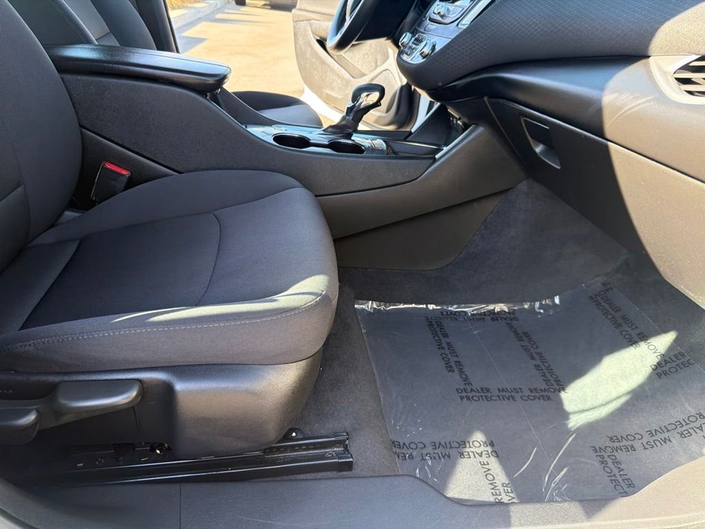 Used 2024 White Chevrolet LT image 28