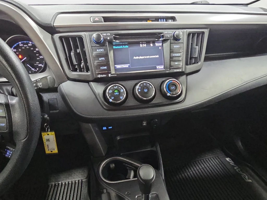 Used 2017 White Toyota LE image 22