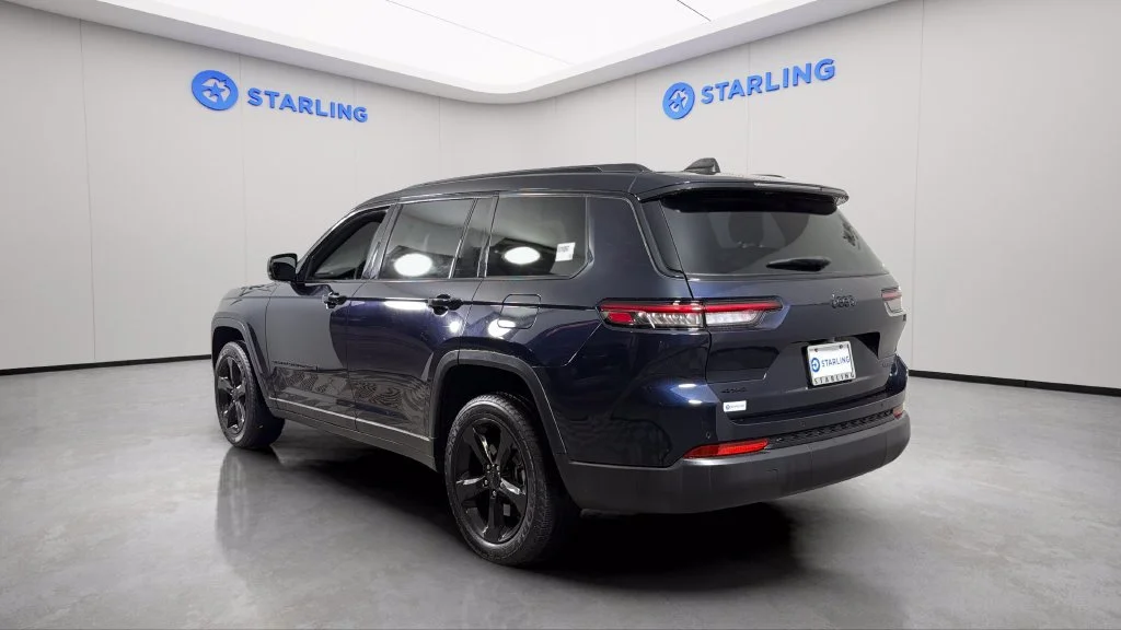 Used 2024 Blue Jeep Limited 4x4 image 5