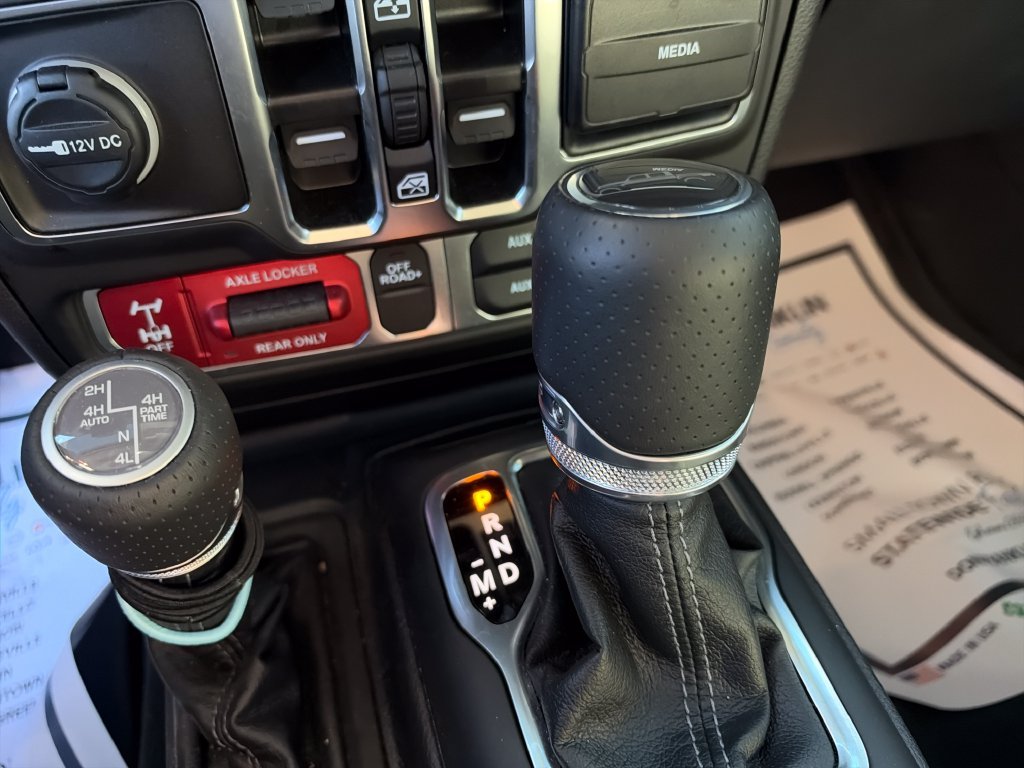 Used 2025 Green Jeep Mojave image 17