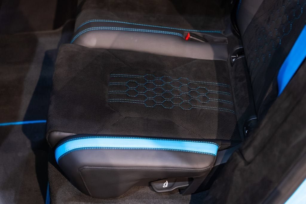 Used 2024 Blu Cepheus Metallic Lamborghini Performante image 32