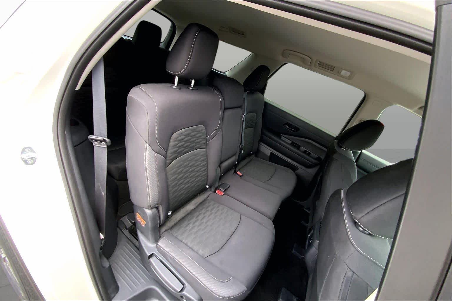 Used 2025 Glacier White Nissan SV image 16