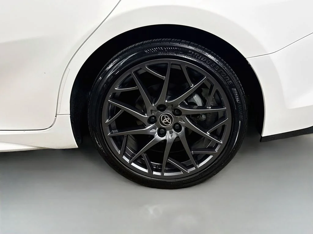 Used 2025 Ice Cap Toyota SE image 9