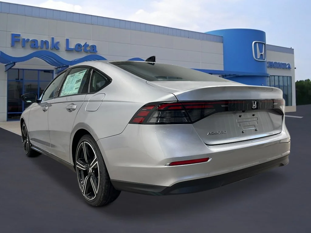 New 2026 Solar Silver Metallic Honda SE image 3