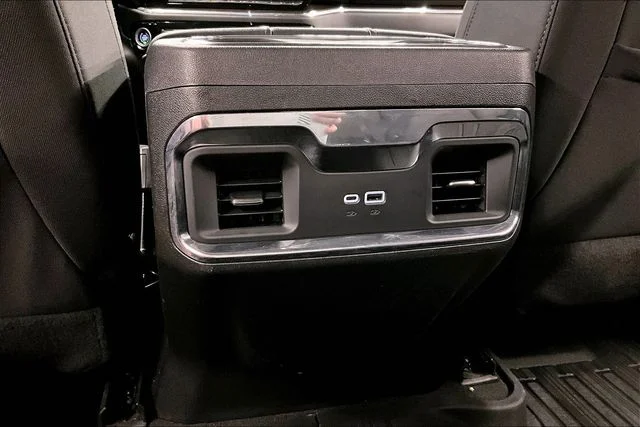 Used 2024 Summit White GMC Elevation image 32