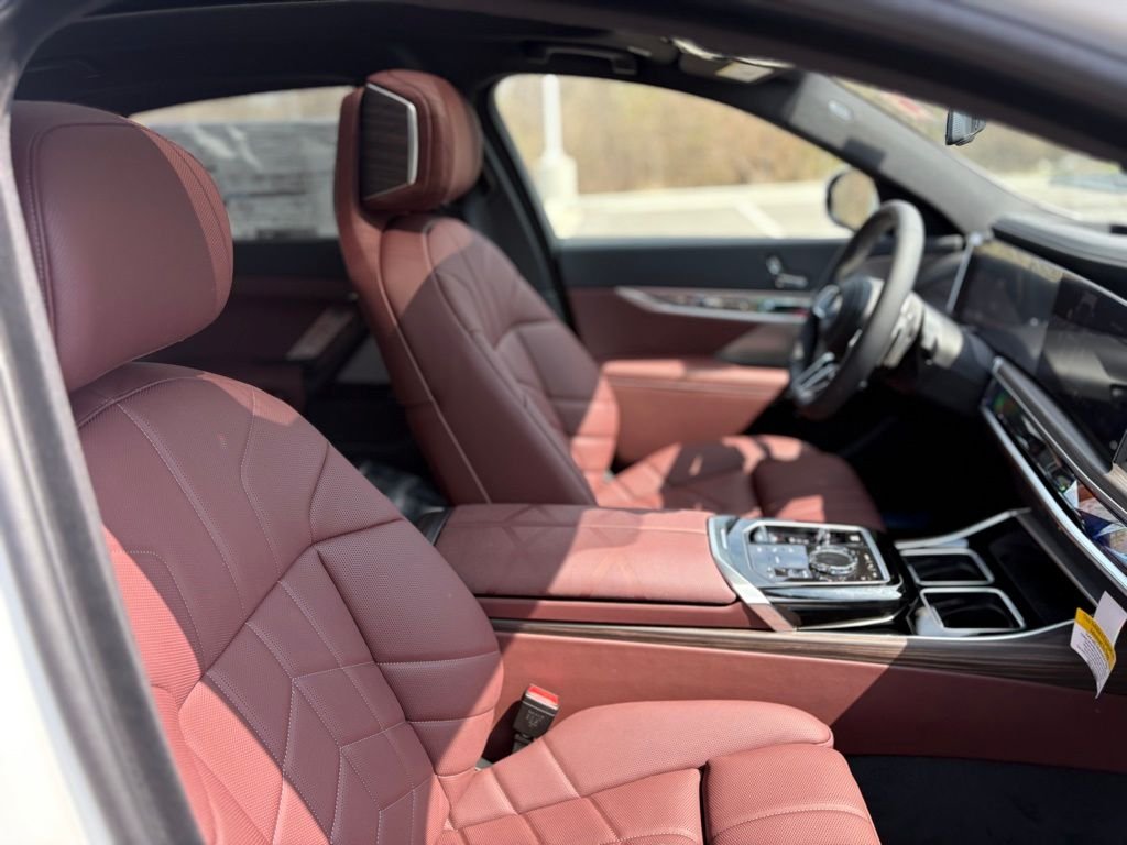 2025 BMW 7 Series 760i - Photo 23