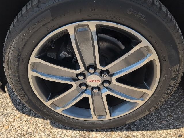 Used 2017 White GMC Denali image 24
