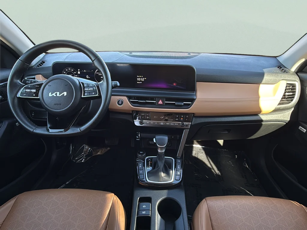 Used 2024 Snow White Pearl Kia SX image 24