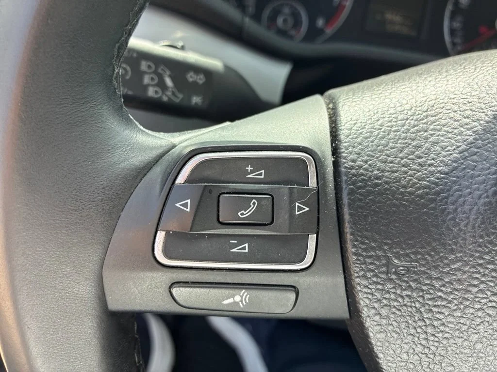 Used 2014 Gray Volkswagen 1.8T Wolfsburg Edition image 9