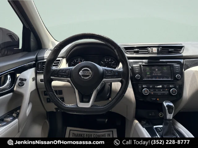 Used 2021 Silver Nissan SL image 23