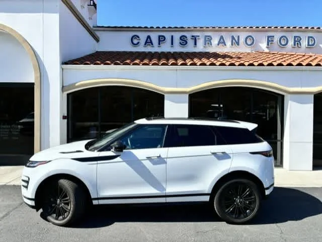Used 2024  Land Rover Dynamic SE image 3