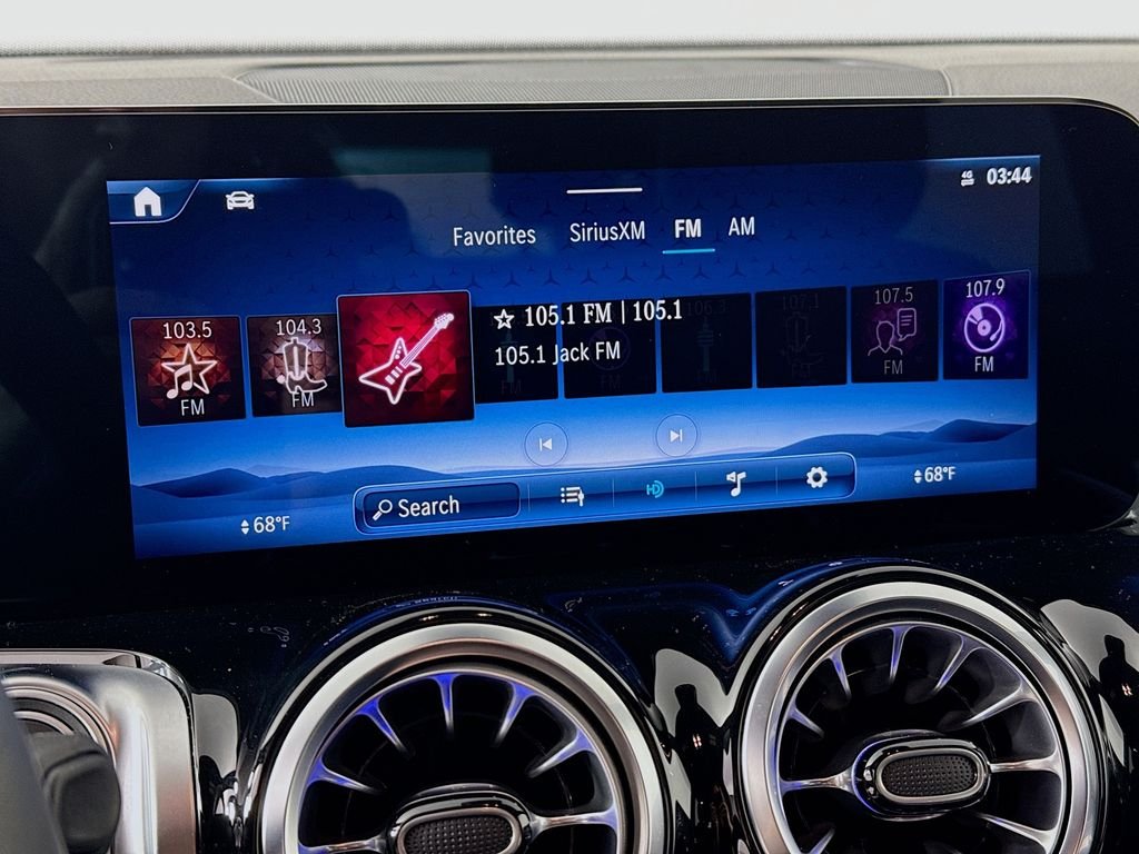 Used 2025 Black Mercedes-Benz GLB 250 image 15